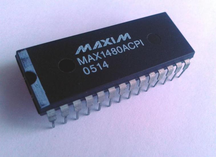 MAX1480AEPI  	 IC TRANSCEIVER HALF 1/1 28DIP